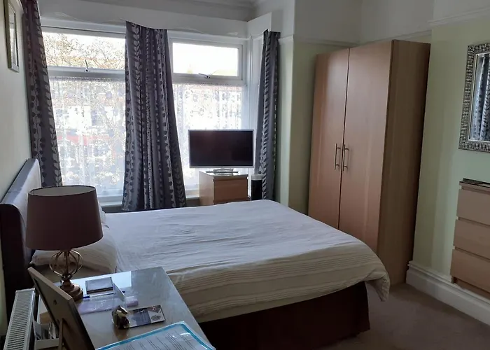 Brightwater Family Room For Up To 3 People With Shared Facilities