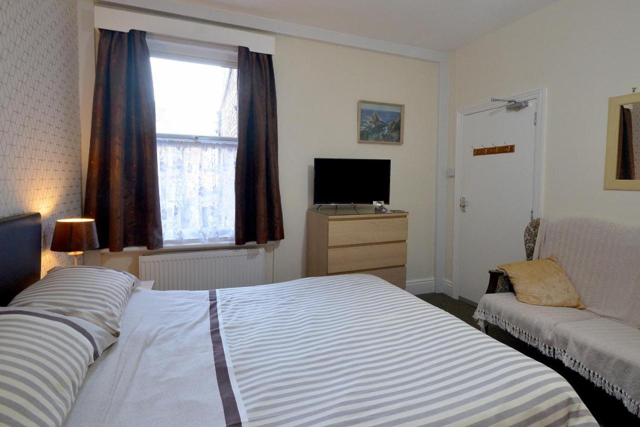 Guest house Brightwater Family For Up To 3 People With Shared Facilities Scarborough